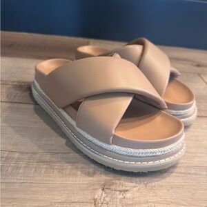 Billini Black Platform Sandals with Criss-Cross Straps